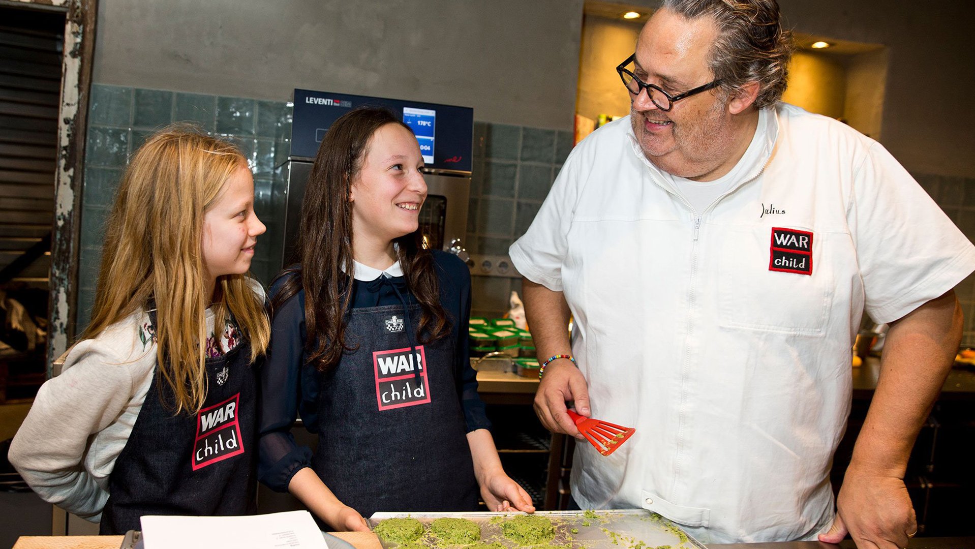 War Child kerst vieren goed doel hapjes kerstdiner