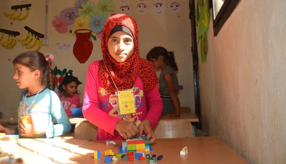 Alia uit Syrië gevlucht War Child speelt op school_1811XX