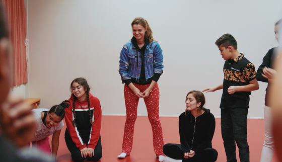 Britt Scholte tijdens TeamUp bij een azc azielzoekerscentrum_War Child_191210.jpg