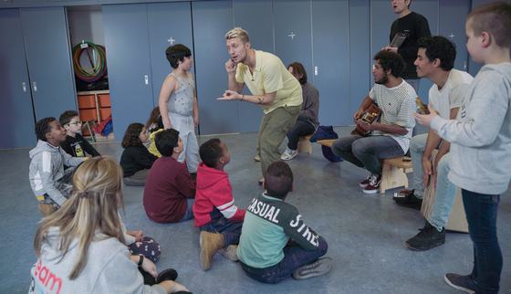 Chef'Special ambassadeur neemt een lied op met gevluchte kinderen_War Child Nederland_201116