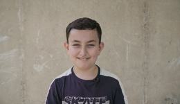 De Syrische jongen Hoessein heeft vreselijke dingen meegemaakt. TeamUp geeft afleiding_Nederland_War Child_200810.jpg