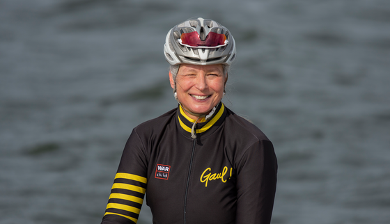 Goed Bezig_Mareille Konijn_fietsportret_Actie voor War Child_070421