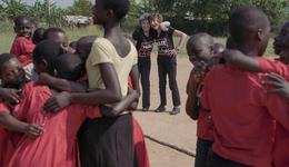 Hedy en Hanneke in Oeganda_doorbreek het zwijgen_kinderen in oorlog van toe en van nu_War Child_200301