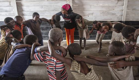 Kinderen leren hun toekomst op te bouwen in groepssessies met War Child in DR Congo_psychosociale steun_180628