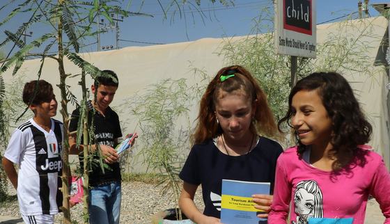 Lamiya met andere kinderen op een veilige plek Mosul_War Child Irak_181005