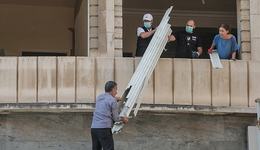 Medewerkers van War Child helpen opruimteam ter ondersteuning van de gemeenschap in Beiroet, Libanon_War Child Libanon_200817.jpg