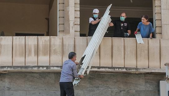 Medewerkers van War Child helpen opruimteam ter ondersteuning van de gemeenschap in Beiroet, Libanon_War Child Libanon_200817.jpg