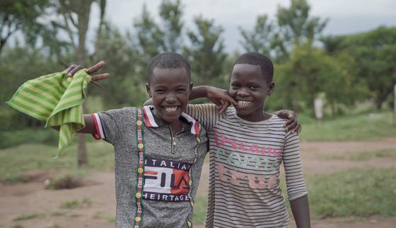 Emilie en vriendin in Oeganda_Doorbreek het zwijgen_War Child Oeganda_200301