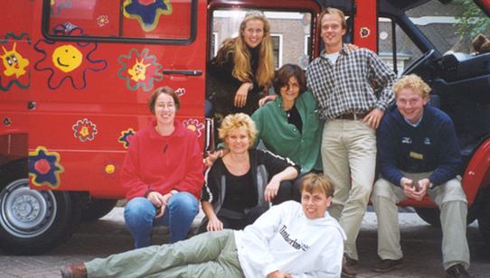 Oprichter NGO War Child Willemijn Verloop met team