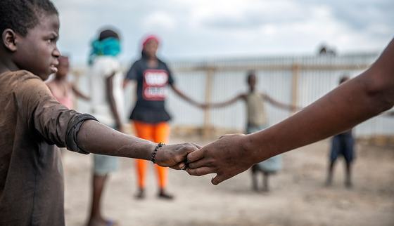 War Child_Kinderen in een kring_Mulongwe_IDEAL_DR Congo_180628