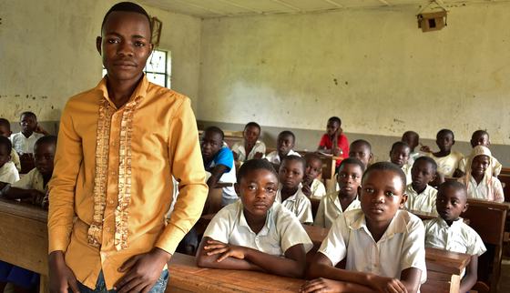 War Child_docent_klas_Lamegie krijgt inhaalonderwijs_DR Congo_Bunyakiri_210617