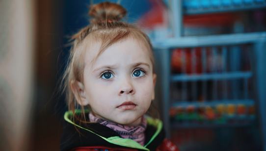 War Child_Ukraine_Girl looking at camera_Refugee_border_MB_220330