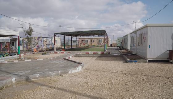 Op een veilige plek in Jordanië krijgen gevluchte kinderen uit Syrië onderwijs en bescherming_War Child Jordanië_20XXXX