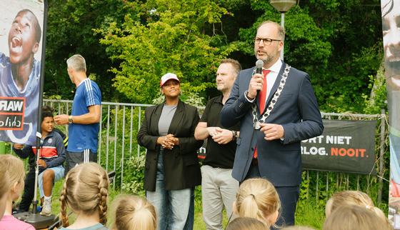 burgemeester landsmeer in actie