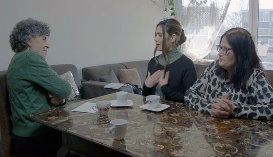 War-Child-Nederland_Laat-Oorlog-Geen-Generaties-Duren_Kamela-Hamidy-en-Morvarid_Hanneke-Groenteman_1_230402