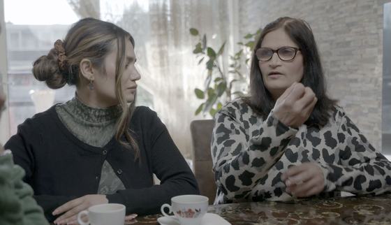 War-Child-Nederland_Laat-Oorlog-Geen-Generaties-Duren_Kamela-Hamidy-en-Morvarid_Hanneke-Groenteman_230402