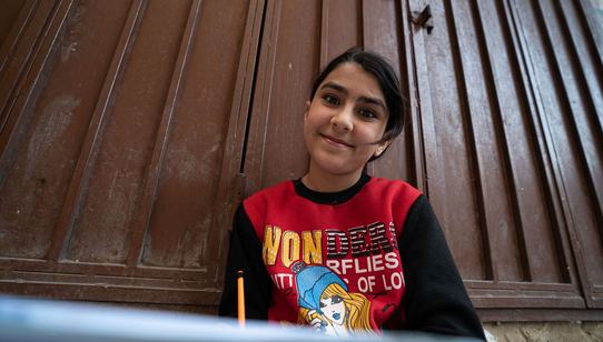 War-Child-Nederland_Nadine-doet-huiswerk_1_Laat-oorlog-geen-generaties-duren_Libanon_230325