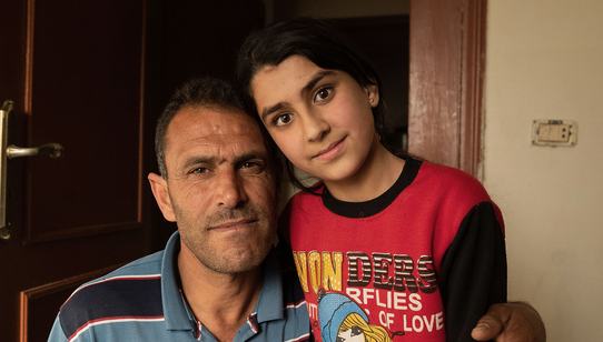 War-Child-Nederland_Nadine-en-vader_campagnebeeld_Laat-oorlog-geen-generaties-duren_Libanon_230325