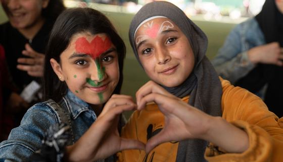 War-Child-Nederland_Nadine-en-vriendin_Laat-oorlog-geen-generaties-duren_Libanon_230325