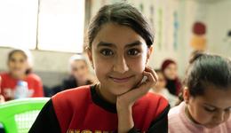 War-Child-Nederland_Nadine-op-school-leren_Laat-oorlog-geen-generaties-duren_Libanon_230325