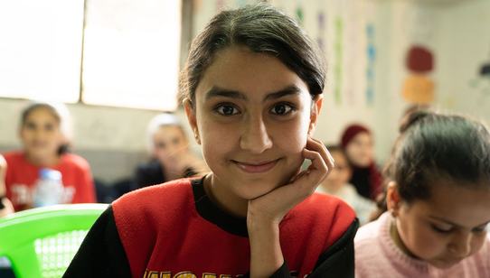 War-Child-Nederland_Nadine-op-school-leren_Laat-oorlog-geen-generaties-duren_Libanon_230325