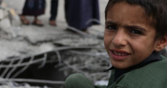 Jemen jongen verwoeste achtergrond_War Child Jemen_181229