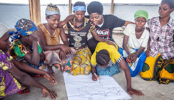 Burundese women during a War Child session in DR Congo_Vivianne_War Child DRC_180628