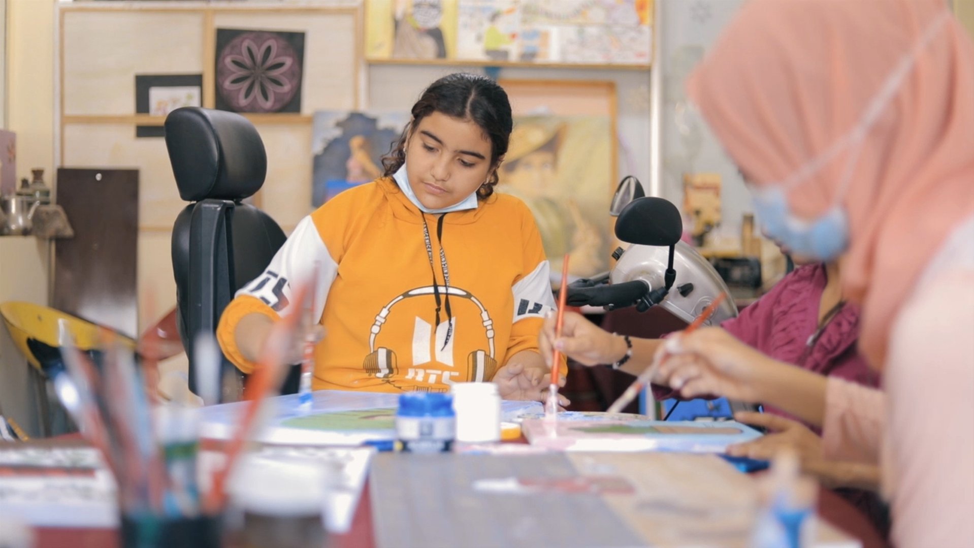 Alaa drawing during a War Child Psychosocial session in Gaza