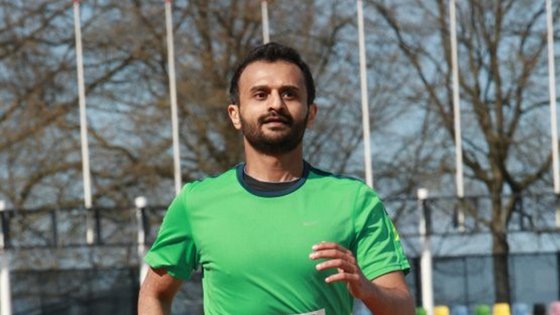 Ahmed, gevlucht uit Jemen, rent de Dam tot Dam loop voor War Child
