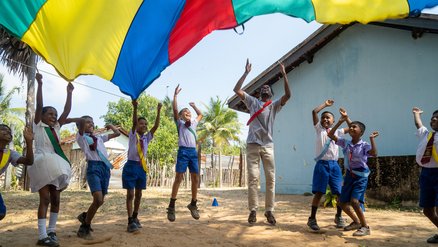 Children playing with the parachute in Sri Lanka_TeamUp_200226