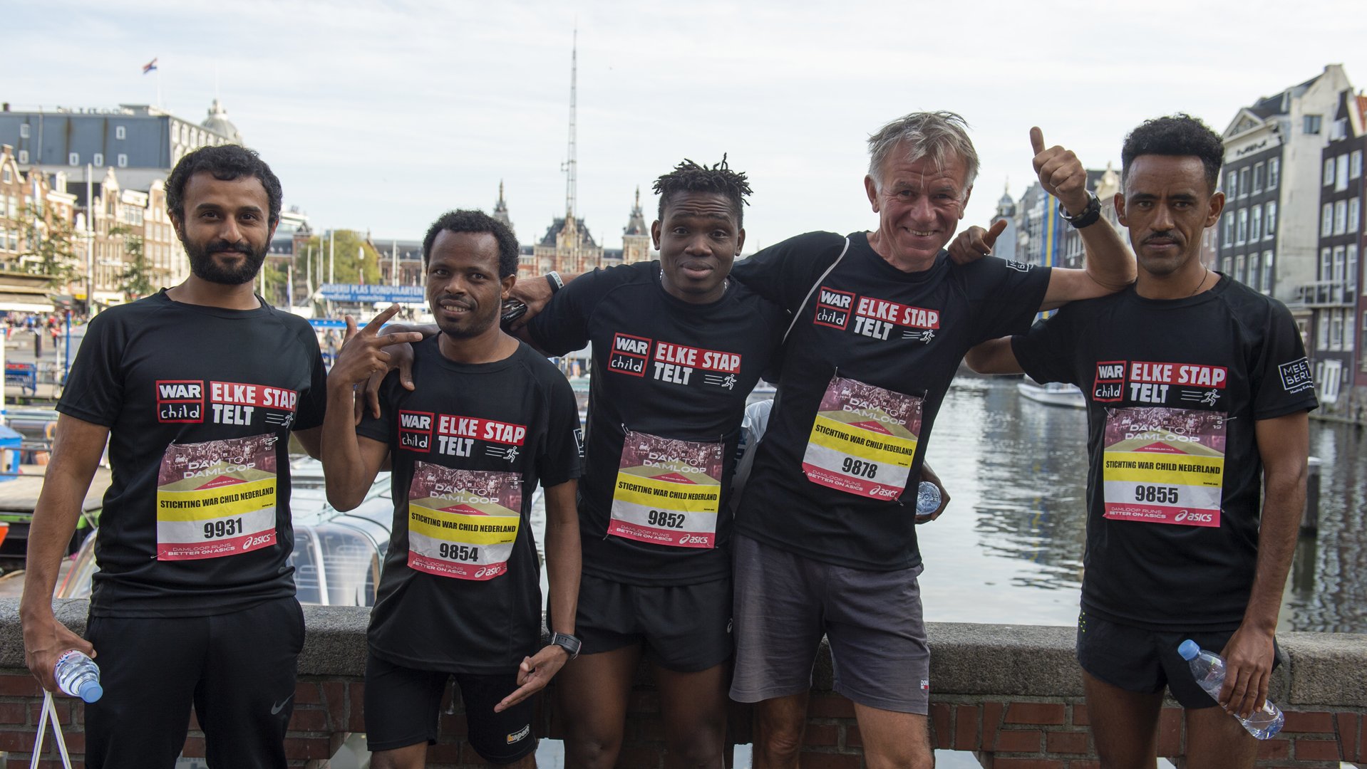 Vluchtelingen rennen voor kinderen in oorlog de Dam tot Damloop voor War Child