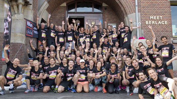 Bij Meet Berlage voor de start van de Dam tot Damloop voor War Child