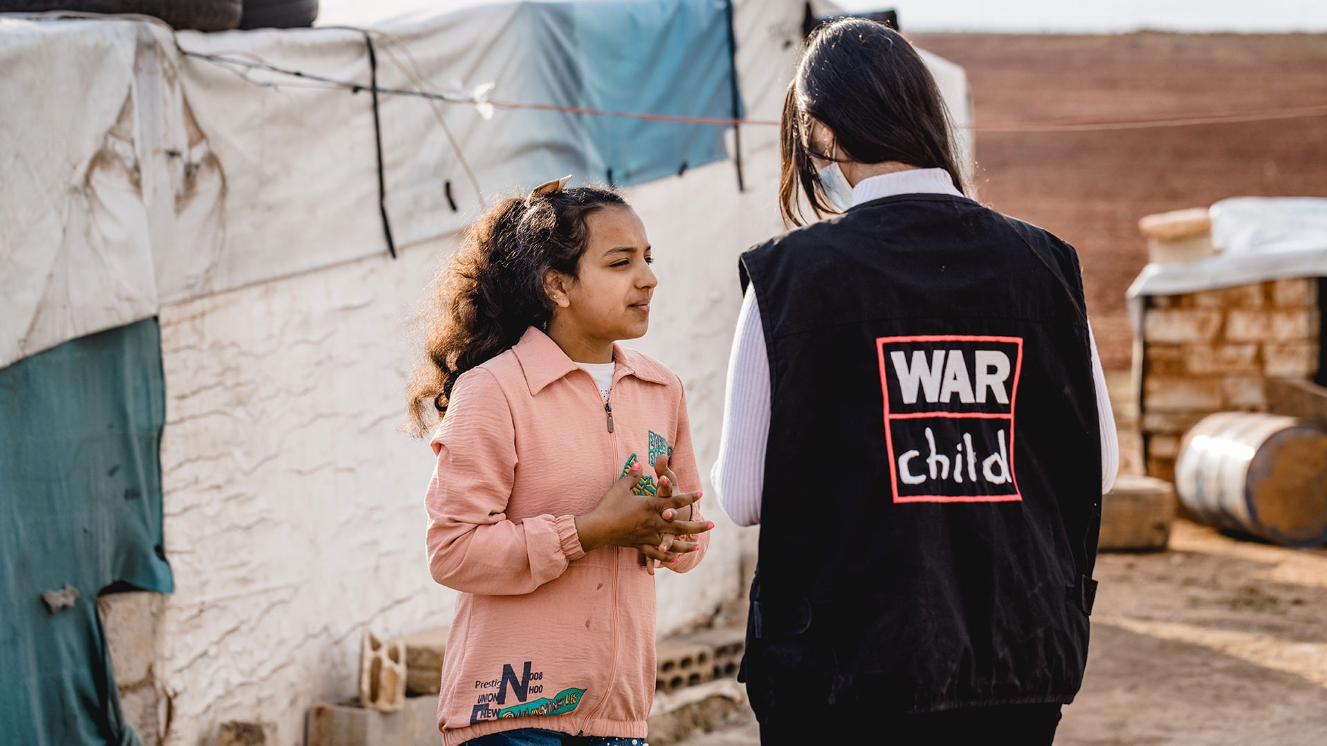 In het vluchtelingenkamp in Syrië doet Fatima mee aan War Child's programma's