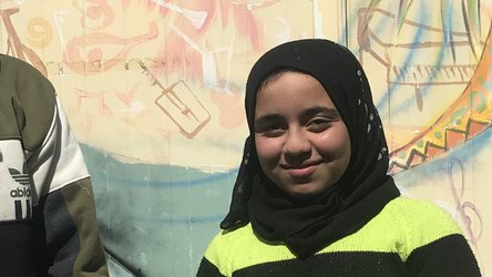 Meisje uit Syrie oorlog gevlucht naar Jordanië - woont in vluchtelingenkamp War Child veilige plek