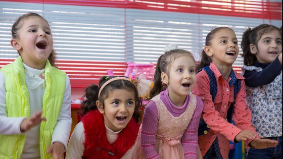 Meisjes doen mee met IDeal in Jordanië - War Child