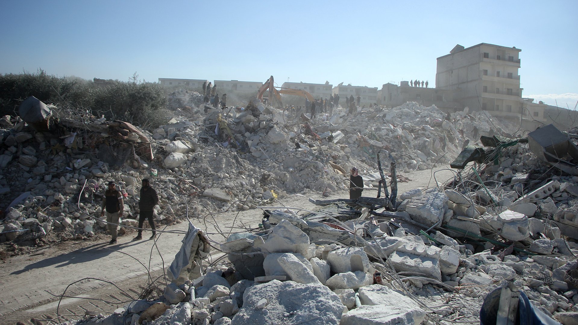 People trying to search for survivors under the rubbles caused by the earthquake in Syria