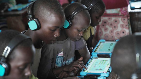 Inspirerende Bedrijvenacties_tablets_Can't Wait to Learn voor War Child_201021