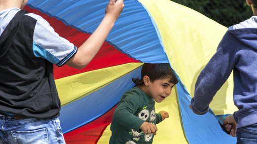 Kinderen spelen tijdens War Child's TeamUp activiteiten in Nederland