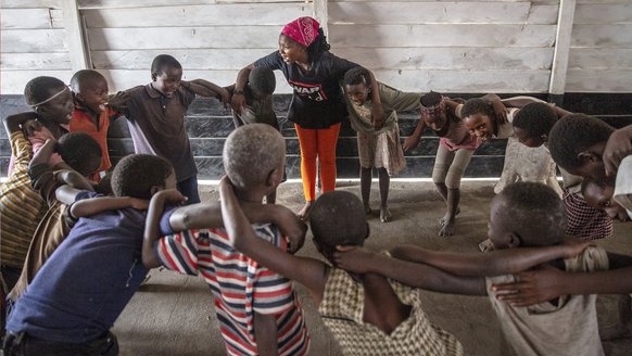 Psychosociale steun voor kinderen in oorlog zodat zij weer een toekomst kunnen opbouwen dankzij War Child in DR Congo