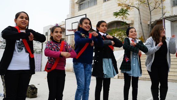 Meisjes in de Bezette Palestijnse Gebieden doen mee aan TeamUp activiteiten in Hebron_War Child