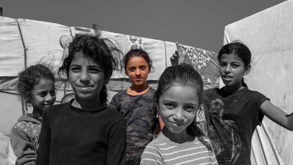 Meisje in een vluchtelingenkamp in Libanon veilige plek War Child