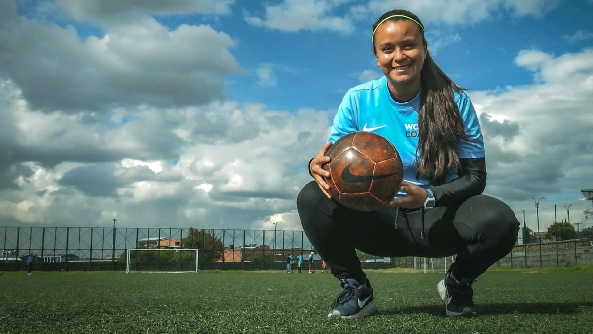 Karen uit Colombia, Bogotà doet mee aan ons voetbalproject 'Play it for live and future'