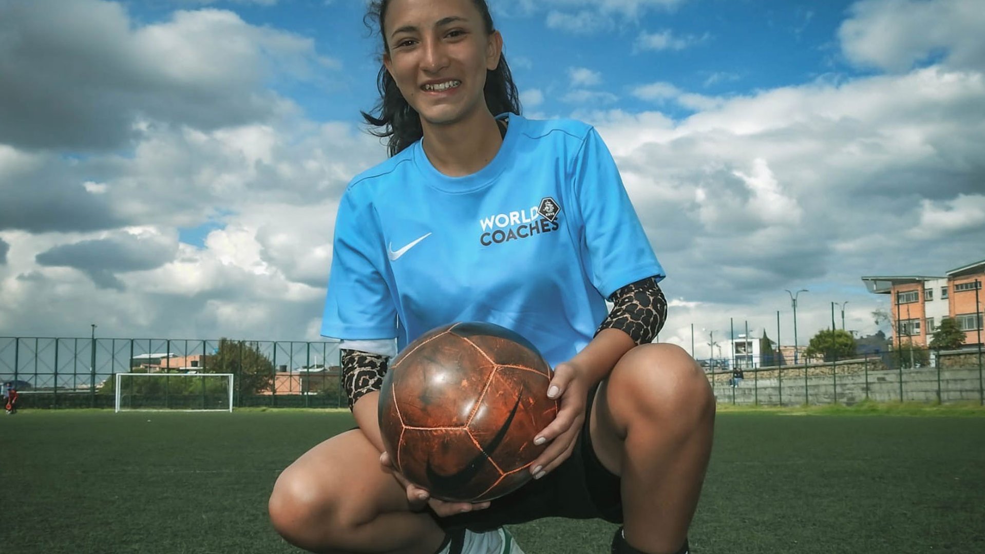 Yeraldyn uit Colombia, Bogotà doet mee aan ons voetbalproject 'Play it for live and future'