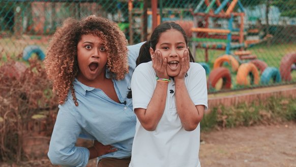 Youtuber Quinty bezoekt gevluchte kinderen in Colombia