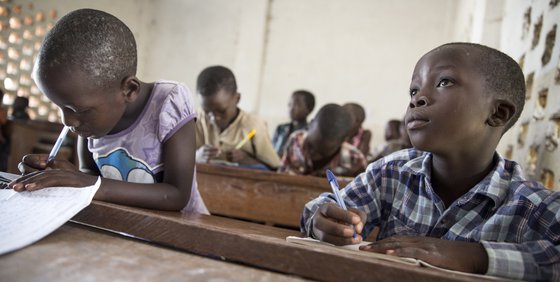 Burundi kinderen klaslokaal school War Child