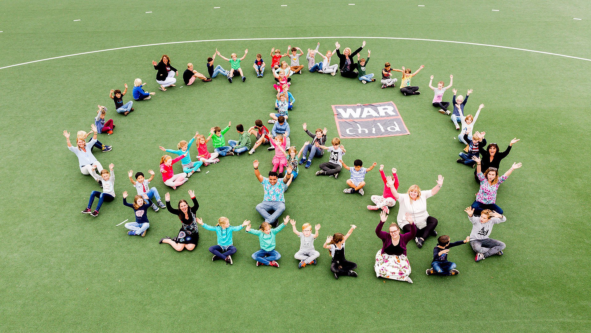 peace teken War Child SWK groep_actie voor War Child