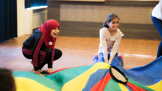Sara tijdens TeamUp in een azc in Nederland - War Child