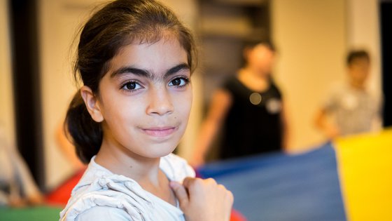 Sara tijdens TeamUp in een azc in Nederland - War Child