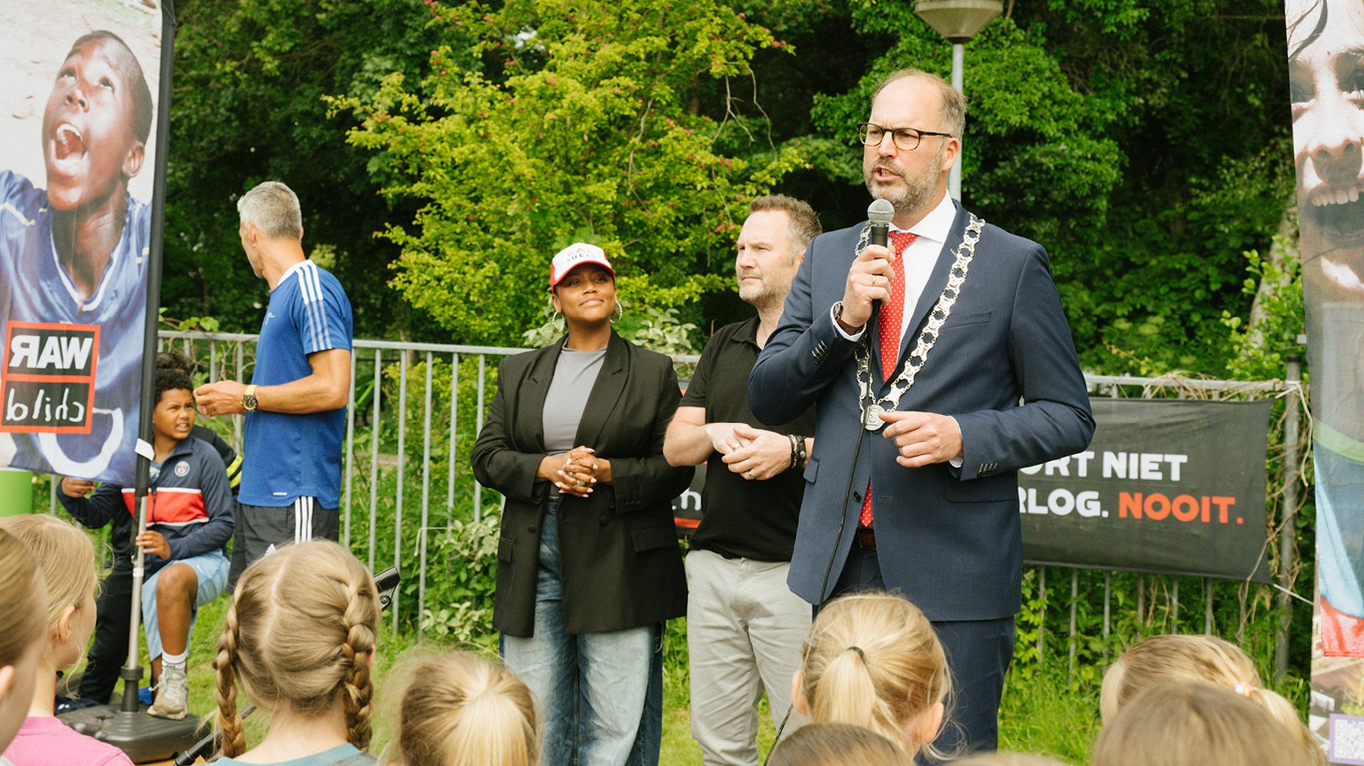 burgemeester landsmeer in actie