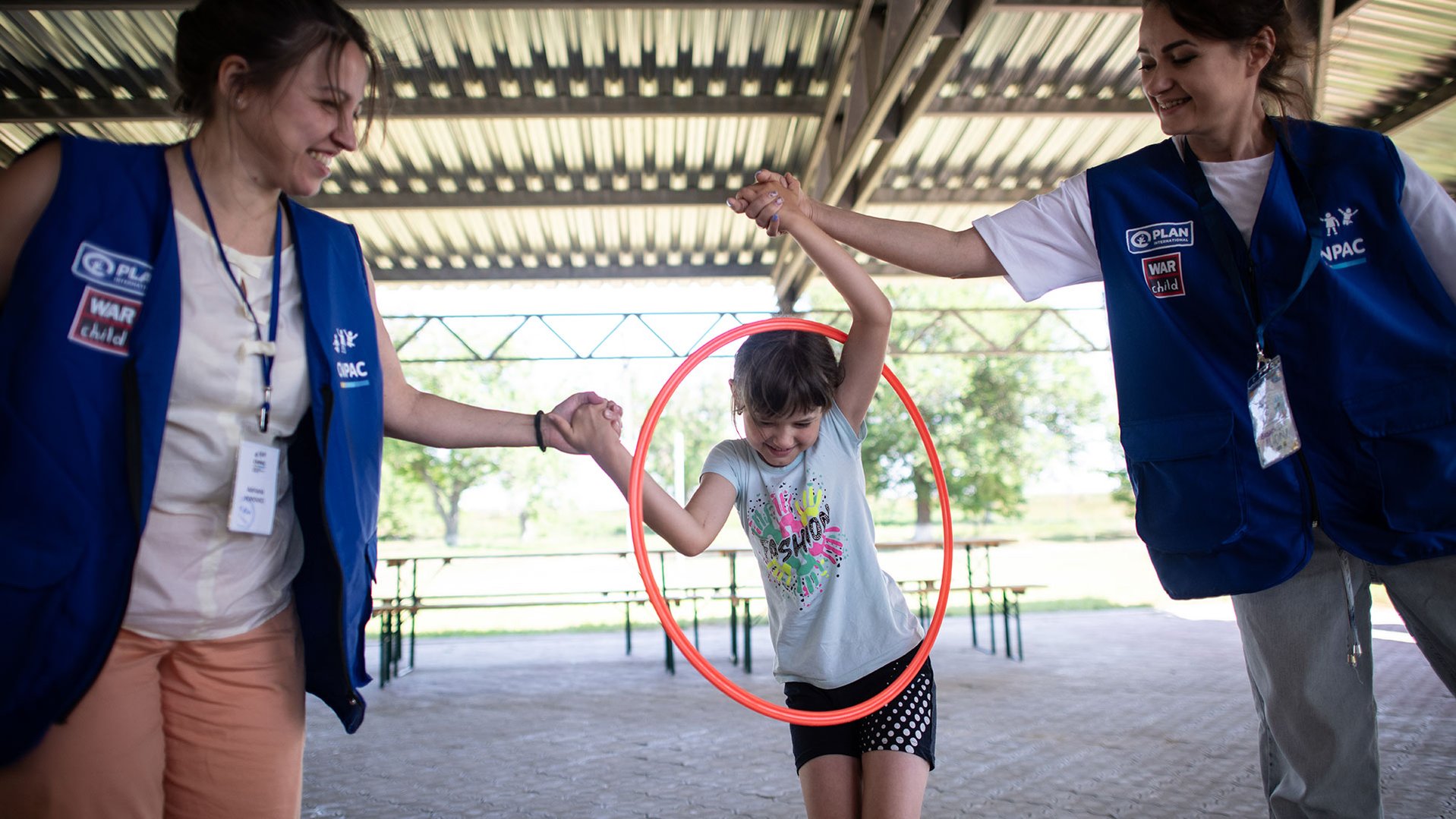 Refugee girl from Ukraine is hula hooping during War Child's TeamUp activities in Moldova